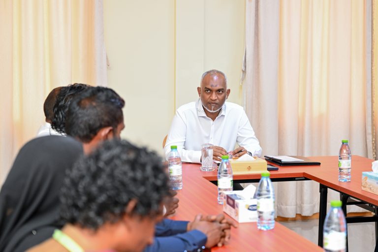 ރައީސް މާޅެންދޫ ކައުންސިލާއި، އ.ތ.މ ކޮމިޓީއާ ބައްދަލުކުރައްވައިފި