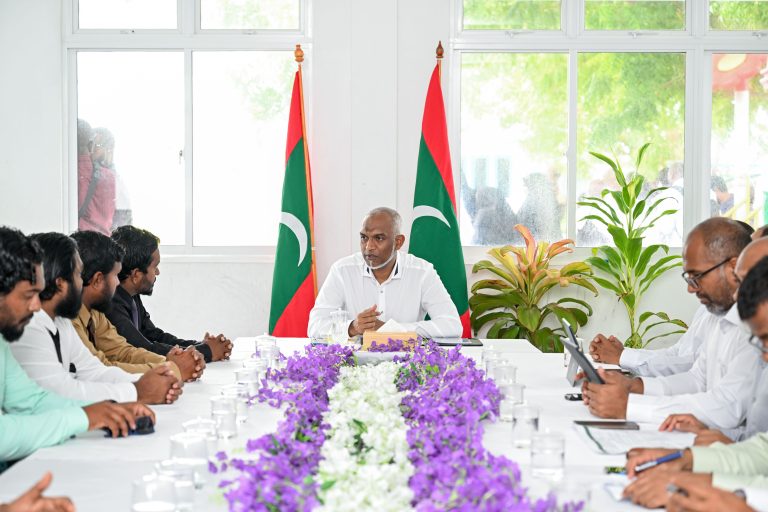 ރައީސް، މަގޫދޫ ކައުންސިލާއި އ.ތ.މ ކޮމިޓީގެ މެންބަރުންނާ ބައްދަލުކުރައްވައިފި
