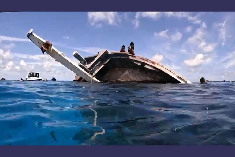 ވ. އަތޮޅުގައި ފަރަށް އަރާފައި އޮންނަ ބޯޓު ފަރުން ނެއްޓިގެން އޮޔާދާތީ ސަމާލުވާން އަންގައިފި