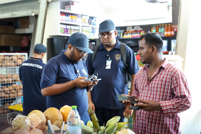 ހުޅުމާލޭ ރަށު މާރުކޭޓުން ގަވާއިދާ ޚިލާފަށް އުޅެމުންދިޔަ 15 ބިދޭސީއަކު ހައްޔަރުކޮށްފި
