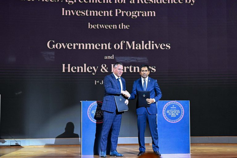 އަ ރެސިޑެންސް ބައި އިންވެސްޓްމެންޓް ޕުރޮގުރާމު ކުރިއަށްގެންދިއުމަށް ސޮއިކޮށްފި