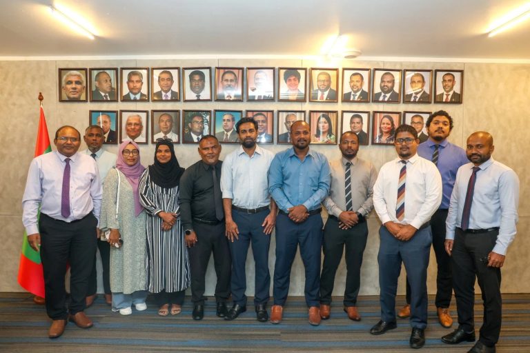 މަނަދޫގެ ރައްޔިތުންގެ ގޮންޖެހުންތަކަށް ހައްލު ހޯދުމާ ގުޅޭގޮތުން މަޝްވަރާކޮށްފި