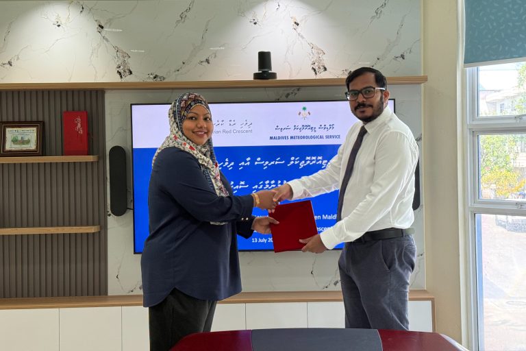 ދުރާލާ ދެވޭ އިންޒާރުތަކަށް އާންމުން އަހުލުވެރިކުރުމަށް މެޓް އޮފީހާއި ރެޑް ކްރެސެންޓުން ފަހުމުނާމާއެއްގައި ސޮއިކޮށްފި