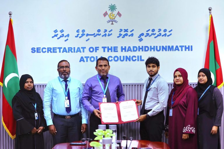 ލ. އަތޮޅުގައި އައިޑީ ކާޑު ޕްރިންޓްކުރުމުގެ ޚިދުމަތް ފަށައިފި