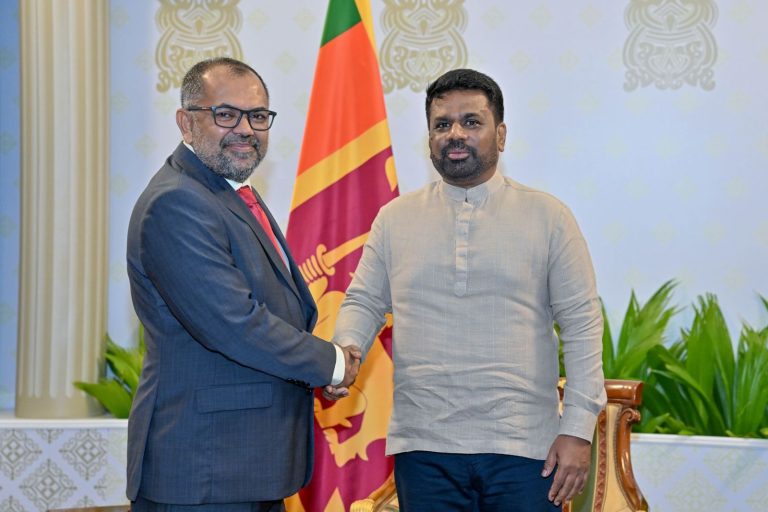 މާލީ ވަޒީރު ސްރީލަންކާގެ ރައީސްގެ އަރިހަށް އިޙްތިރާމްގެ ޒިޔާރަތެއް ކުރައްވައިފި