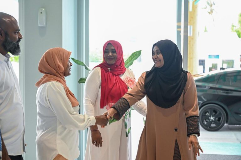 މެޑަމް ސާޖިދާ ކުޅުދުއްފުއްޓަށް ވަޑައިގެންފި