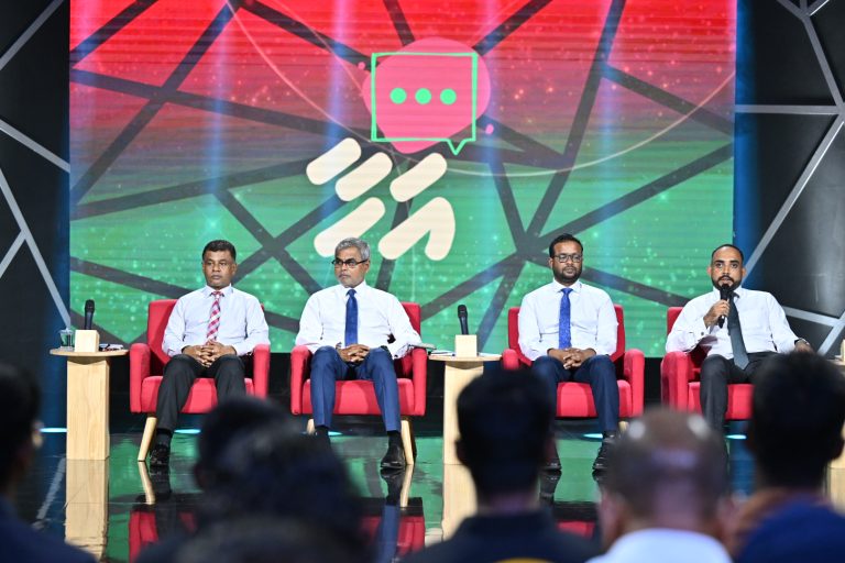ފަންނުވެރިންނަށް އޮގަސްޓް މަހު މާލީ އެހީތެރިކަންދެނީ