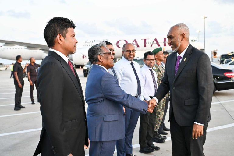 ރައީސް އިނގިރޭސިވިލާތަށް ފުރާވަޑައިގެންފި