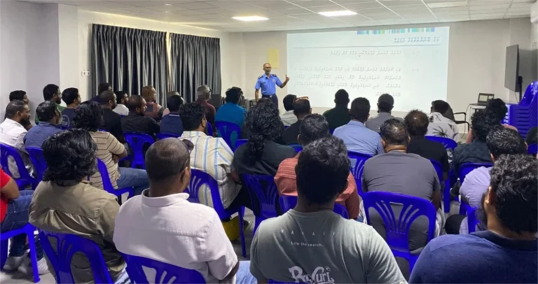 ޓެކްސީ ޑްރައިވަރުން ތަމްރީނު ކުރުމުގެ ޕްރޮގްރާމެއް ކުރިއަށް ގެންގޮސްފި