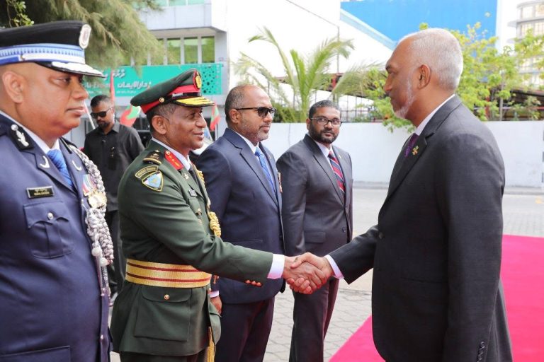 މިނިވަންކަން ދިފާޢުކުރުމުގައި އަސްކަރިއްޔާ ފަހަތަށް ނުޖެހޭނެ: ޗީފް އޮފް ޑިފެންސް ފޯސް