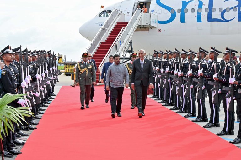 ސްރީލަންކާގެ ރައީސް ފުރަމާނަ ދަތުރުފުޅެއްގައި ރާއްޖެ ވަޑައިގެނެފި