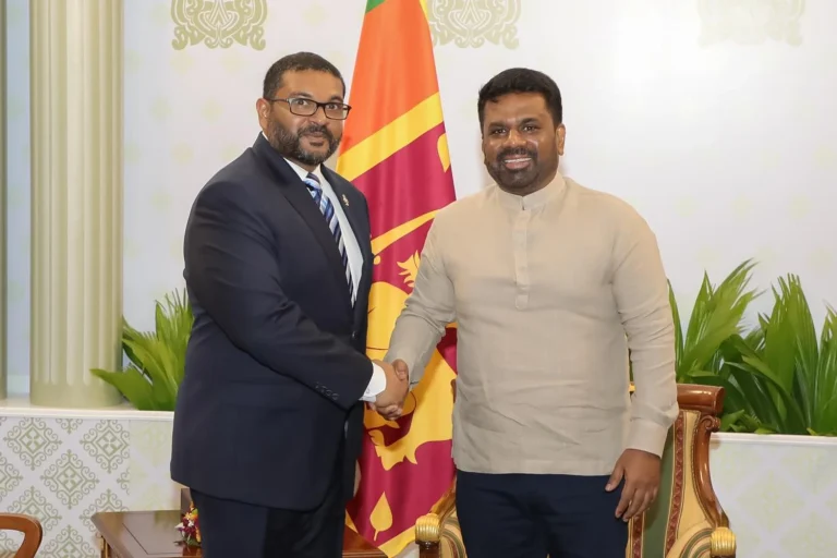 ޑިފެންސް މިނިސްޓަރ ސްރީލަންކާގެ ރައިސްގެ އަރިހަށް އިޙްތިރާމްގެ ޒިޔާރަތެއް ކުރައްވައިފި