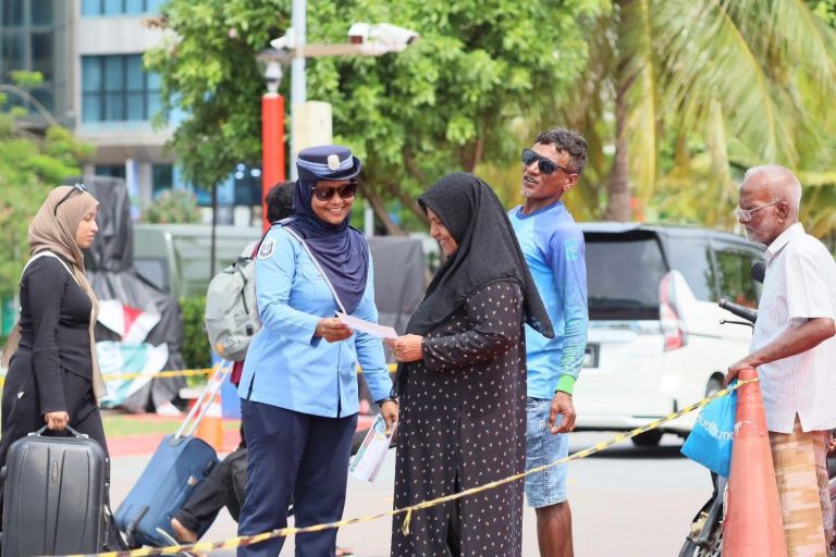 ސޭފް ހޮލިޑޭގެ ނަމުގައި ރައްޔިތުންނަށް މައުލޫމާތު ދިނުމުގެ ހަރަކާތެއް މާލޭގައި ކުރިއަށް ގެންގޮސްފި
