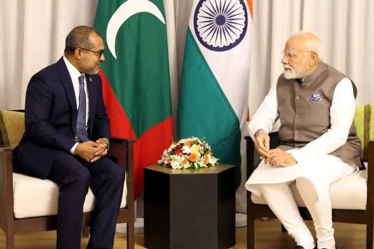 ޚާރިޖީ ވަޒީރު ޑރ. ޚަލީލް، ބޮޑުވަޒީރު މޯދީގެ އަރިހަށް އިޙްތިރާމްގެ ޒިޔާރަތެއް ކުރައްވައިފި