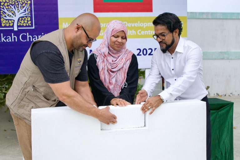ބަރަކާ ޗެރިޓީގެ ފަރާތުން ގުޅީގައި މެޑިކަލް ލެބެއް ގާއިމްކުރަނީ