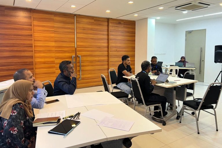 ކަރަންޓުގެ ޚިދުމަތް ދިނުމުގައި ކުރިމަތިވާ މައްސަލަތައް ދެނެގަނެގަތުމަށް މަޝްވަރާކޮށްފި