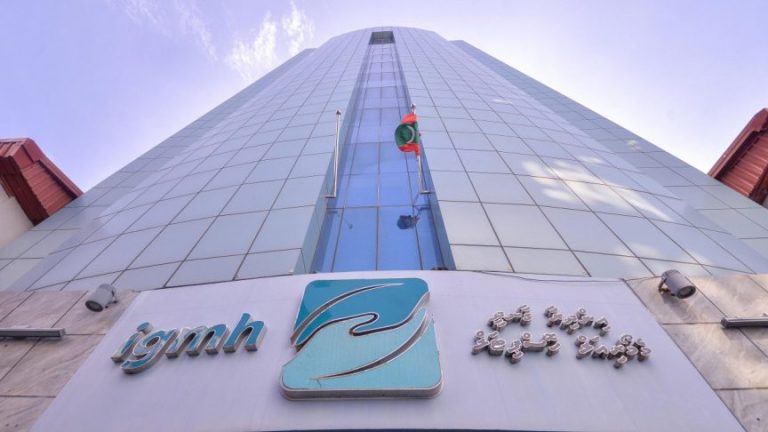 ނިޔާވި މީހާ ހޮސްޕިޓަލަށް ގެންދިޔައީ ކޮޓަރި ތެރޭގައި ވެއްޓިފައި އޮއްވާ ފެނިގެން: ފުލުހުން