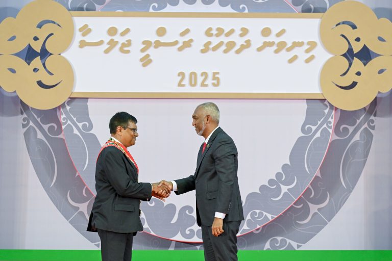 ނިޝާން ޢިއްޒުއްދީނުގެ ޢިއްޒަތުގެ ވެރިކަން މުއުތަސިމް، ޞާބިރު އަދި ޤާސިމަށް