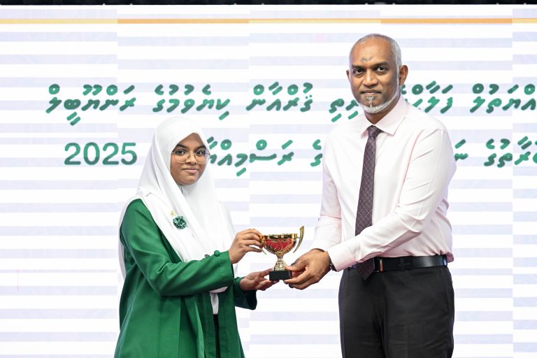 ޙާފިޡުންނަށް ރައީސް ދެއްވާ މެޑެއްޔާއި އިނާމު، 27 ވިލޭރޭ ދިނުމަށް ނިންމައިފި