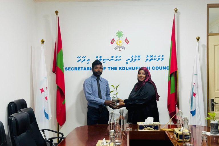 5 މިލިއަން ގަސް އިންދުން: މ. އަދި ރ. އަތޮޅުގައި ގަސް އިންދުމުގެ ޙަރަކާތެއް ހިންގައިފި