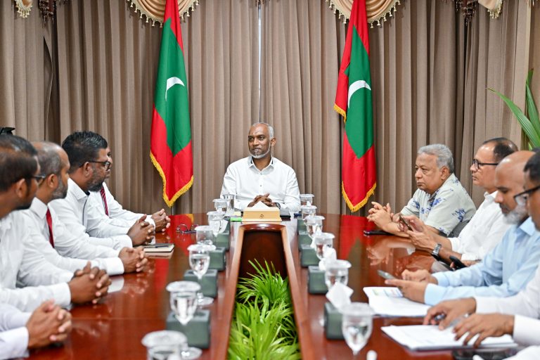 ރައީސް އޭދަފުށީ ކައުންސިލާއި، އ.ތ.މ ކޮމިޓީގެ މެންބަރުންނާ ބައްދަލުކުރައްވައިފި