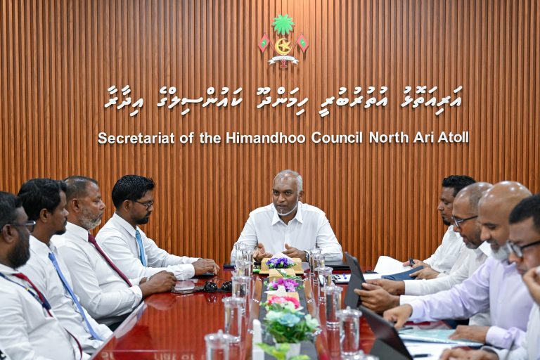 ރައީސް ހިމަންދޫ ކައުންސިލާއި ބައްދަލުކުރައްވައިފި
