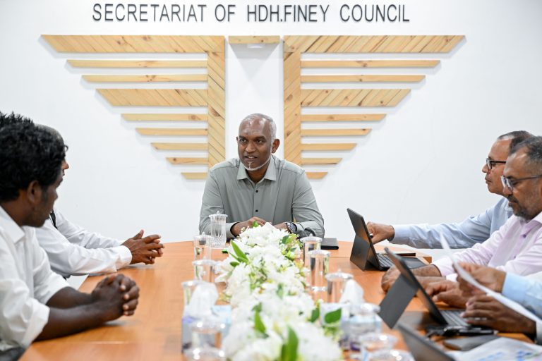 ފިނޭގެ ރައްޔިތުންނަށް ބޭނުންވާ ކަންކަމާ ގުޅޭގޮތުން މަޝްވަރާކޮށްފި