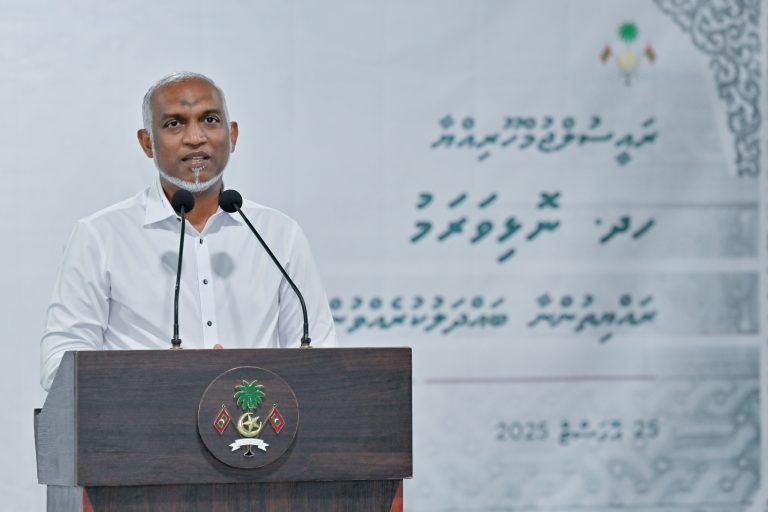 ނޮޅިވަރަން ދަނޑުބިންތަކުން ފީ ނުނެގުމަށް ރައީސް އެދިވަޑައިގެންފި