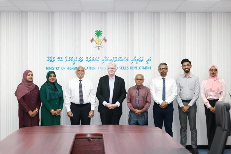 ސްކޮލަރޝިޕް ފުރުޞަތުތައް ފޯރުކޮށްދިނުމާ ގުޅޭގޮތުން މެލޭޝިއާގެ އައިއެމްޔޫ އާ މަޝްވަރާކޮށްފި