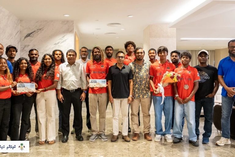 އޭޝިއަން ސަރފިންގ މުބާރާތުގައި ވާދަކުރި ރާއްޖޭގެ ޓީމަށް މަރުހަބާ ކިޔައިފި