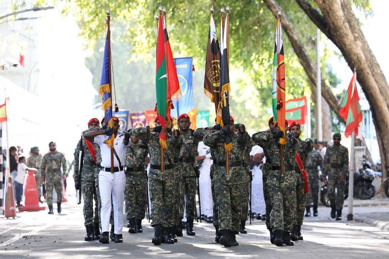 ޤައުމީ ދުވަހުގެ ޝަރަފުގެ ހިނގާލުން މާލޭގައި ބާއްވައިފި