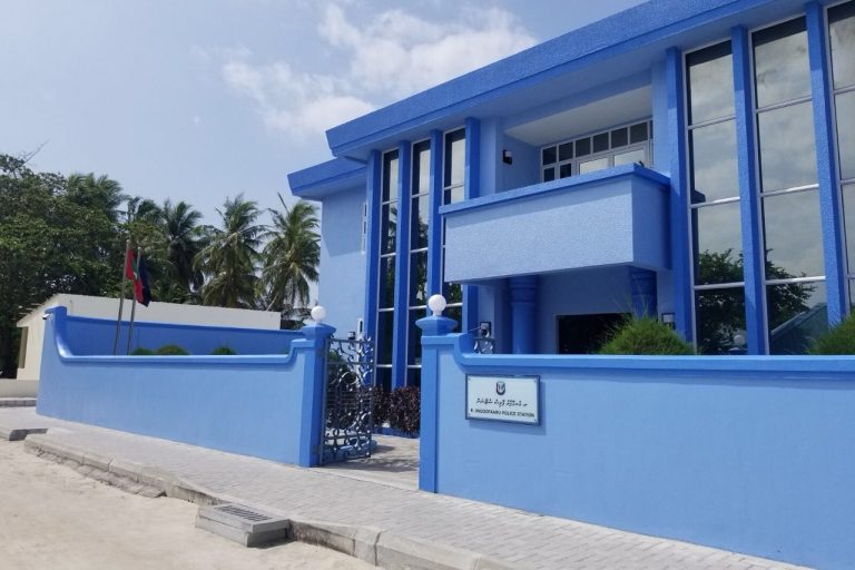 އުނގޫފާރު ފުލުހުންގެ ބަންދުގައި ހުރި މީހަކު އަމިއްލައަށް މަރުވާން މަސައްކަތްކުރި މައްސަލަ އެންއައިސީން ބަލަނީ