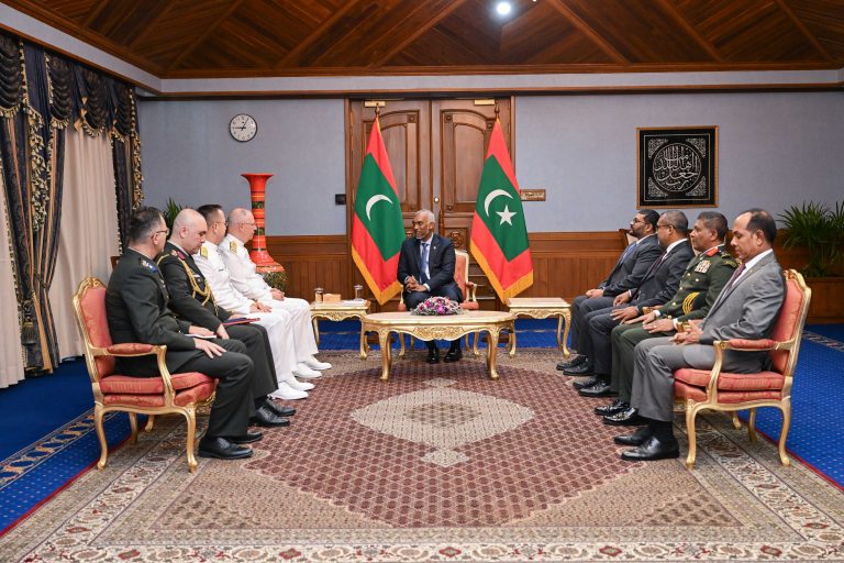 ތުރުކީ ނޭވީގެ ފްލީޓް ކޮމާންޑަރ ރައީސް އަރިހަށް އިޙްތިރާމްގެ ޒިޔާރަތެއް ކުރައްވައިފި