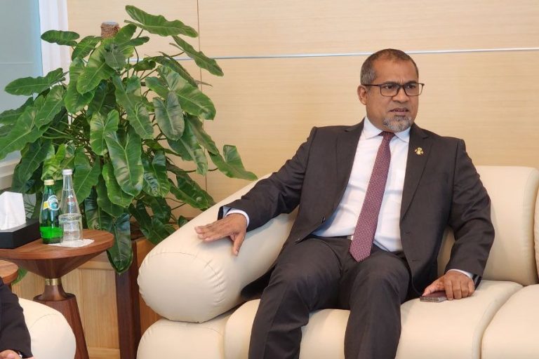 ޚާރިޖީ ވަޒީރު ރަސްމީ ދަތުރުފުޅެއްގައި ސަޢޫދީއަށް ވަޑައިގެންފި