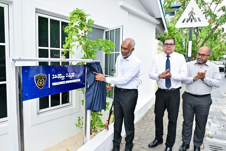 ބ. އަތޮޅުގައި ޕާސްޕޯޓުގެ ޚިދުމަތް ފަށައިފި