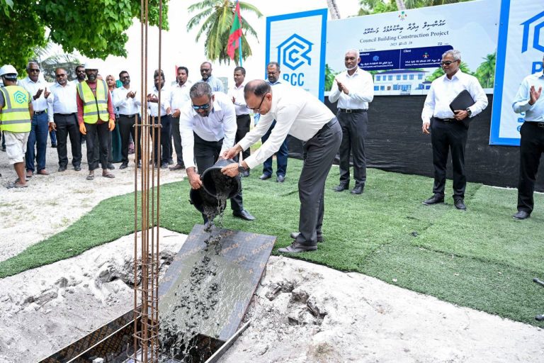 ތޮއްޑޫ ކައުންސިލް އިމާރާތުގެ ބިންގާ އަޅައިފި