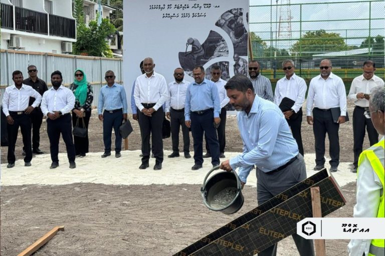 ތޮއްޑޫގެ އިންޑޯ ބެޑްމިންޓަން ހޯލްގެ ޢަމަލީ މަސައްކަތް ފަށައިފި