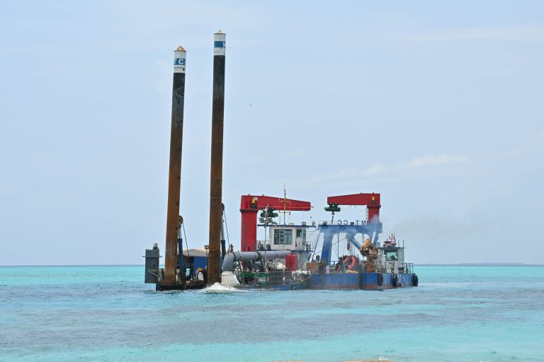 ތުޅާދޫ އެއަރޕޯޓް މަޝްރޫޢުގެ ޢަމަލީ މަސައްކަތް ފަށައިފި