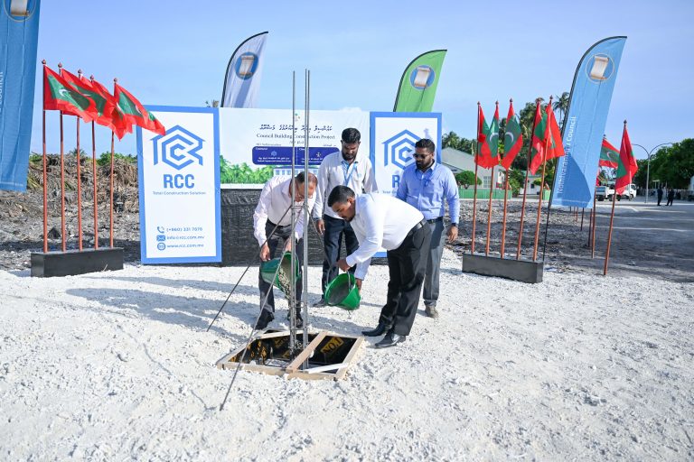ނޮޅިވަރަންފަރު ކައުންސިލް އިދާރާގެ ބިންގާ އަޅައިފި