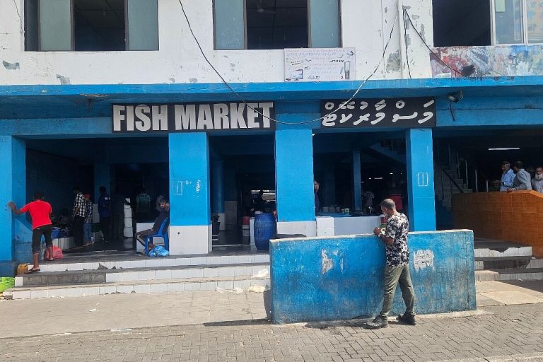 މަސްމާރުކޭޓުގެ އިމާރާތުގައި ގަވާއިދާ ހިލާފަށް ހިންގާ ވިޔަފާރިތައް ހުއްޓުވުމުގެ މަސައްކަތް ފަަށައިފި