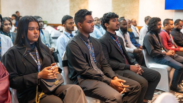 ހުނަވަރު ޕްރޮގްރާމް 54 ޒުވާނުން ނިންމާލައިފި