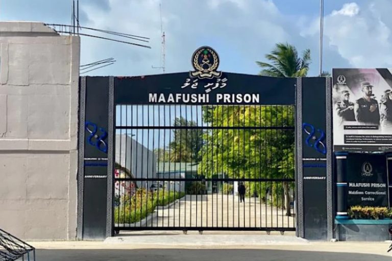 ސްކޭމް މައްސަލަތަކާ ގުޅިގެން މާފުށީ ޖަލުގައި ހިންގި އޮޕަރޭޝަނެއްގައި ގިނަ އަދަދެއްގެ އިލެކްޓްރޯނިކްސް ހޯދައިފި