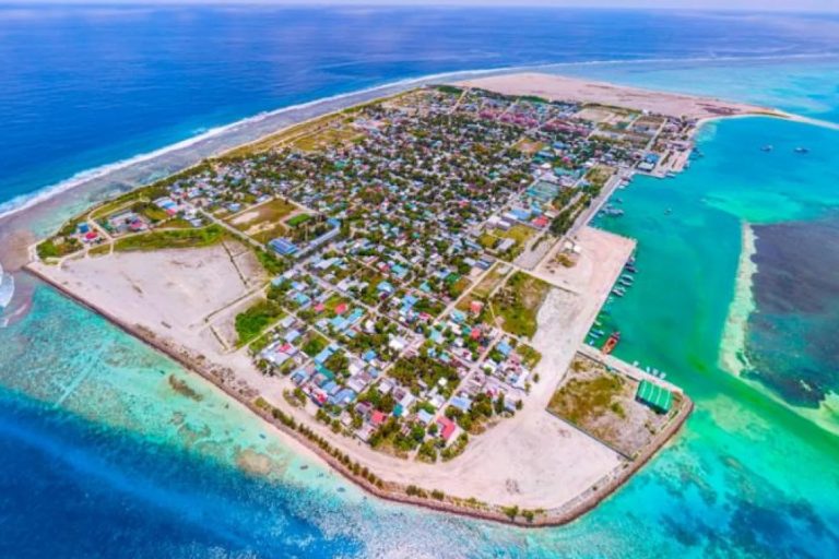 ތިނަދޫ ގެއަކަށް ވަދެ ހަޑި ހުތުރު ބަހުން ޒުވާބުކޮށް މާރާމާރީ ހިންގައި އިންޒާރު ދިން އަންހެނަކު ހައްޔަރުކޮށްފި