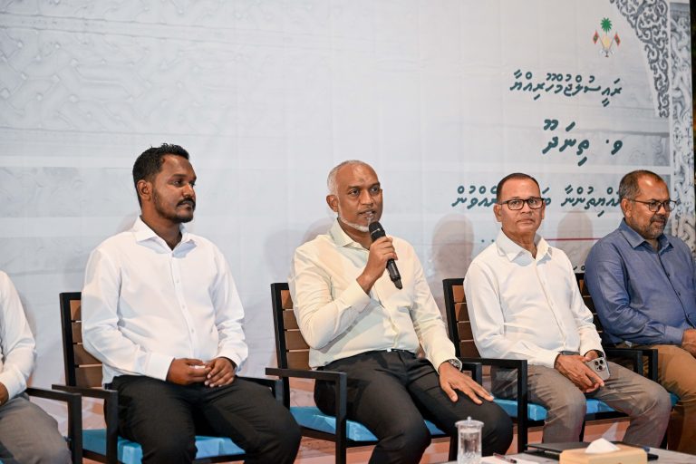 ވ. ތިނަދޫގެ ތަރައްޤީއަށް ބޭނުންވާ ކަންކަމާ ގުޅޭގޮތުން މަޝްވަރާކުރައްވައިފި