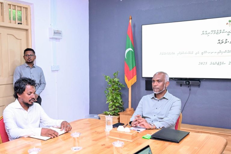 ރައީސް، މުލަކު ކައުންސިލާއި އ.ތ.މ ކޮމިޓީ އަދި ރަށުގެ މުއައްސަސާތަކުގެ އިސްވެރިންނާ ބައްދަލުކުރައްވައިފި