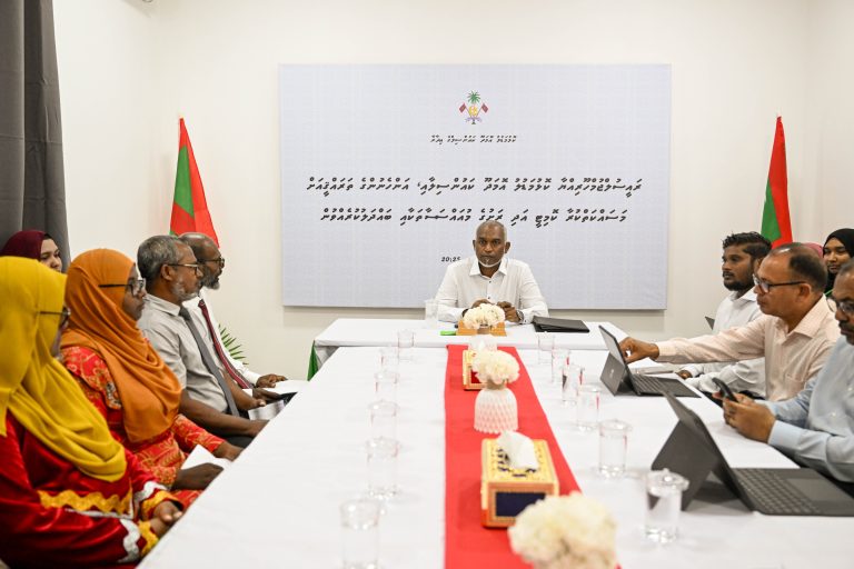ރައީސް ތ. އޮމަދޫ ކައުންސިލާއި އ.ތ.މ ކޮމިޓީއާ ބައްދަލުކުރައްވައިފި