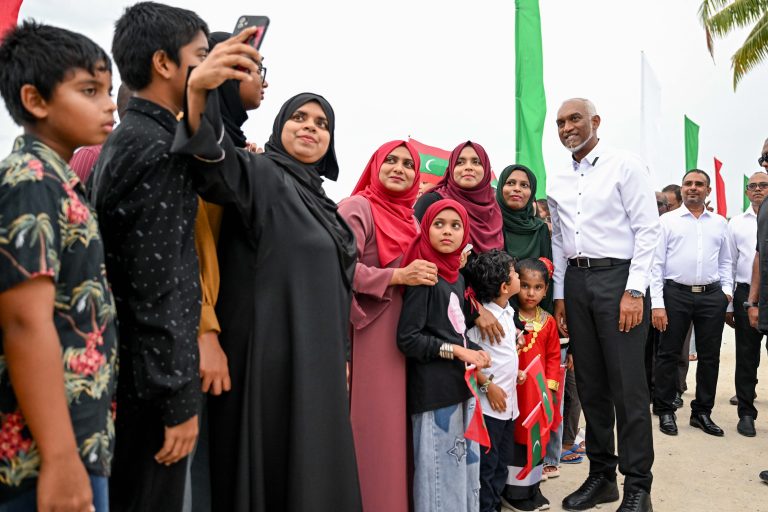 ރައީސްގެ ޝުކުރު ވ،މ،ފ އަދި ތ އަތޮޅުގެ ހުރިހާ ރައްޔިތުންނަށް!