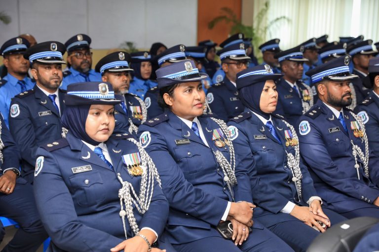 ފުލުހުންގެ ޚިދުމަތުގައި ދިގު މުއްދަތެއްގައި ޚިދުމަތްކުރައްވާފައިވާ މުވައްޒަފުންގެ އަގުވަޒަންކޮށްފި