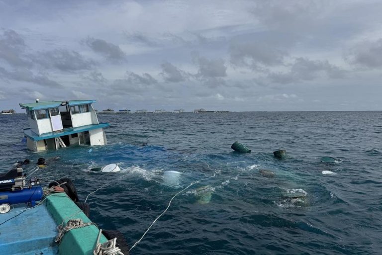 މުދާ އުފުލާ ދޯންޏެއް ފަރަށް އަރައިގެން ސިފައިން ހަރަކާތްތެރިވެއްޖެ