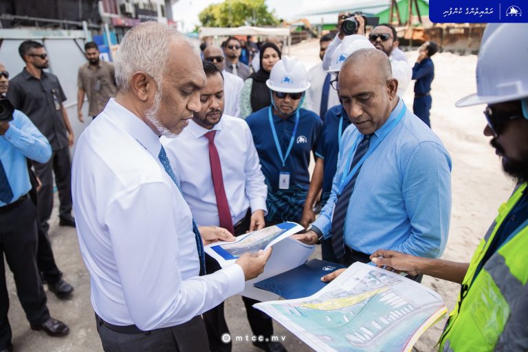 ރައީސް ބޮޑުތަކުރުފާނު މަގު ތަރައްޤީކުރުމުގެ މަޝްރޫޢުގެ މަސައްކަތް ކުރިއަށްދާ ގޮތް ބައްލަވާލައްވައިފި